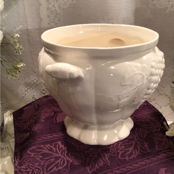 California Pottery Grape Embossed Soup Tureen - Picture 4 of 16